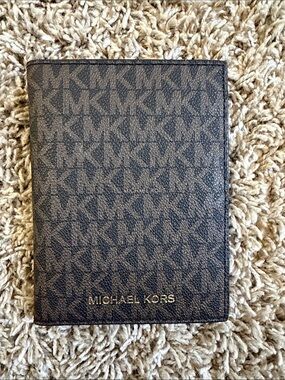 MICHAEL KORS PASSPORT HOLDER
